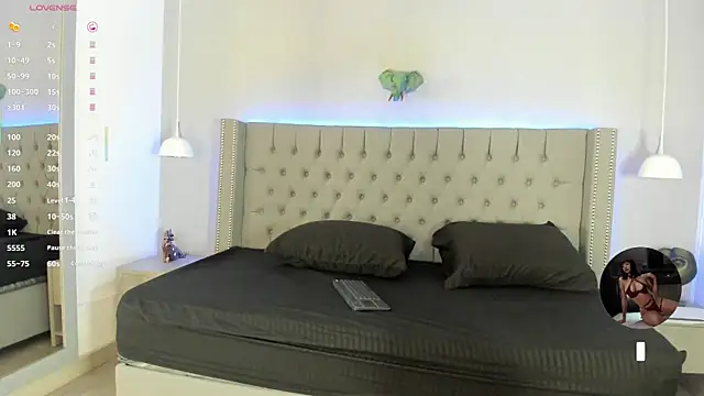 Snapshot of Emiliana_Rios chatting on 09.22.25 Emiliana Rios online show from 09.22.25