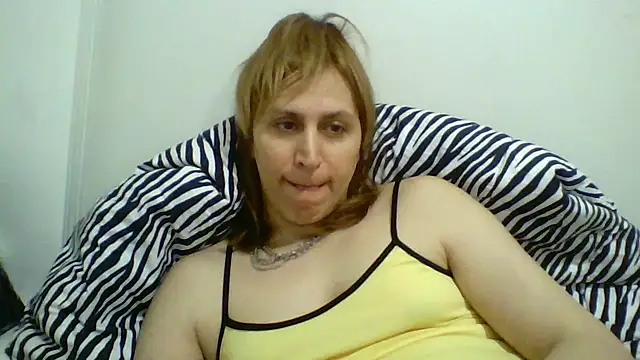 Snapshot of ChewyCandy chatting on 03.18.25 ChewyCandy online show from 03.18.25