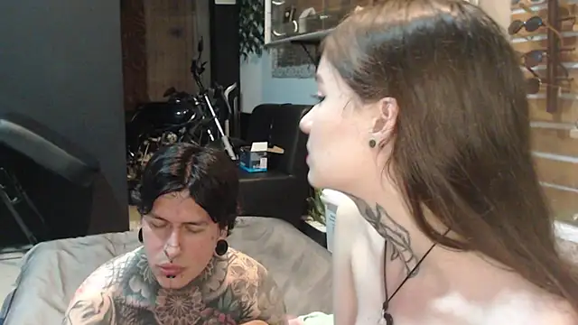 Snapshot of Alucard-Carmila chatting on 10.08.25 Alucard-Carmila online show from 10.08.25