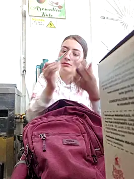 Snapshot of HOLY_DOLL chatting on 09.13.25 HOLY DOLL online show from 09.13.25