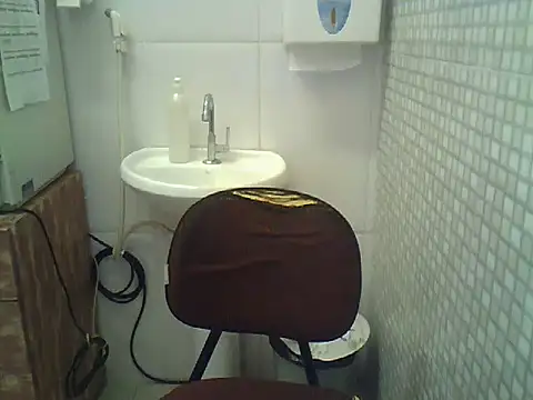 Snapshot of pdasgyn chatting on 10.28.25 pdasgyn online show from 10.28.25