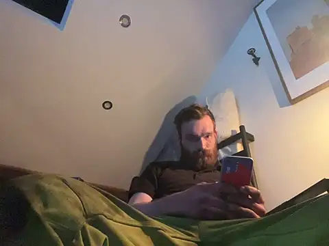 Snapshot of LKC94 chatting on 03.18.25 LKC94 online show from 03.18.25