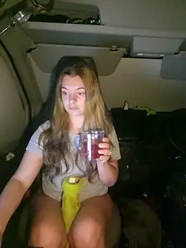 Snapshot of Amesthyst_destiny chatting on 10.04.25 Amesthyst destiny online show from 10.04.25