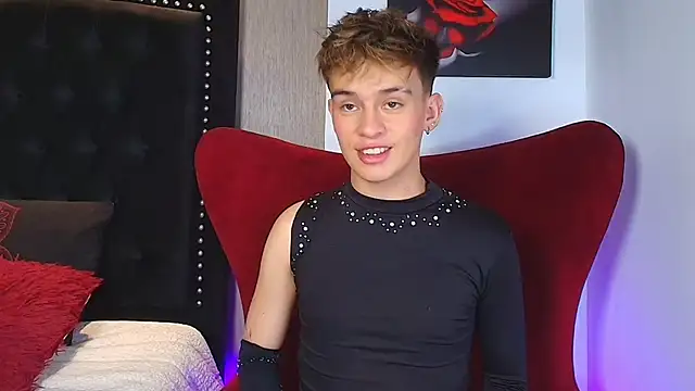Snapshot of LiamWildx20 chatting on 10.14.25 LiamWildx20 online show from 10.14.25