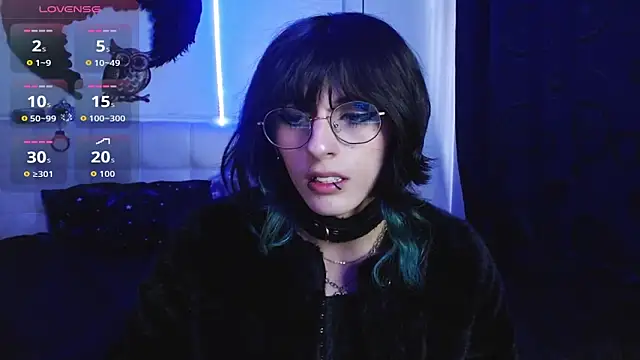 Snapshot of goth_minerva chatting on 09.17.25 goth minerva online show from 09.17.25
