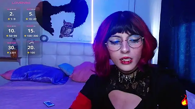 Snapshot of goth_minerva chatting on 09.29.25 goth minerva online show from 09.29.25