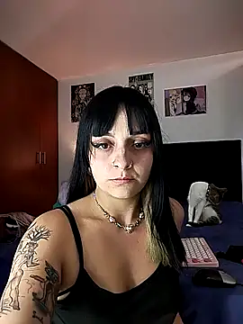 Snapshot of KARINNA__RAVEN chatting on 09.18.25 KARINNA  RAVEN online show from 09.18.25