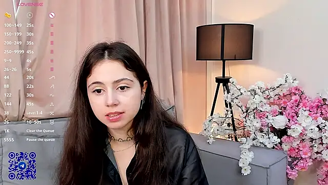 Snapshot of JulianaChapel chatting on 09.18.25 JulianaChapel online show from 09.18.25