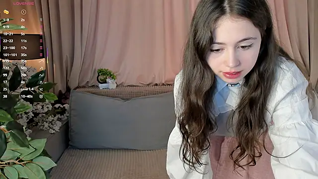 Snapshot of JulianaChapel chatting on 11.02.25 JulianaChapel online show from 11.02.25