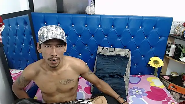 Snapshot of nachoandnathasha chatting on 11.02.25 nachoandnathasha online show from 11.02.25