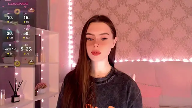 Snapshot of HolyMiax chatting on 09.16.25 HolyMiax online show from 09.16.25