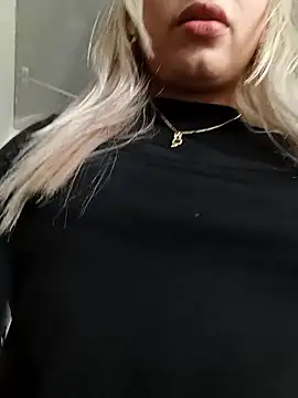 Snapshot of Belinda-Naughty chatting on 10.18.25 Belinda-Naughty online show from 10.18.25