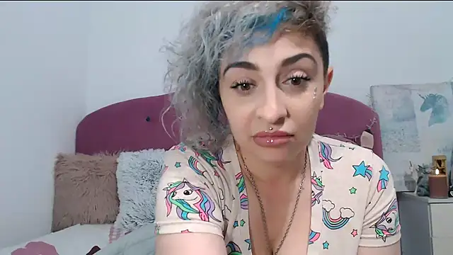 Snapshot of AAARUNY chatting on 10.11.25 AAARUNY online show from 10.11.25