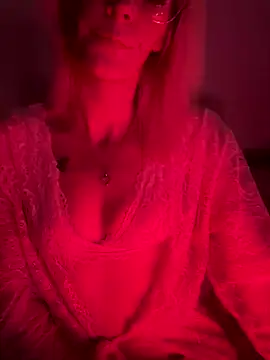 Snapshot of geilemine chatting on 09.23.25 geilemine online show from 09.23.25