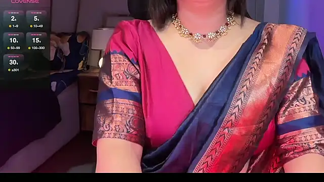 Snapshot of SunhariGirl chatting on 09.24.25 SunhariGirl online show from 09.24.25