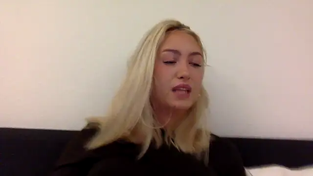 Snapshot of Kitty_Swetty chatting on 09.21.25 Kitty Swetty online show from 09.21.25