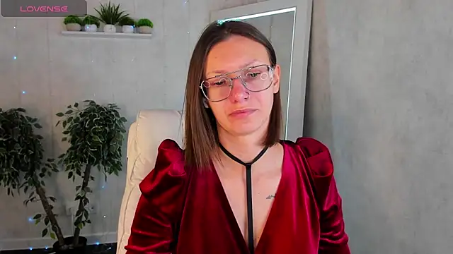 Elina Gravess online show from 10.10.25