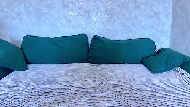 Snapshot of AliceSinner chatting on 10.19.25 AliceSinner online show from 10.19.25