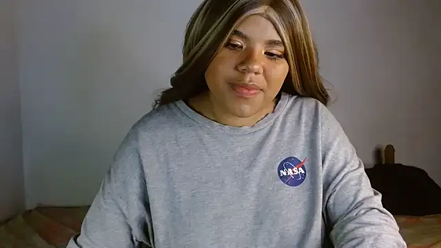 Snapshot of samantha-pettie chatting on 10.01.25 samantha-pettie online show from 10.01.25