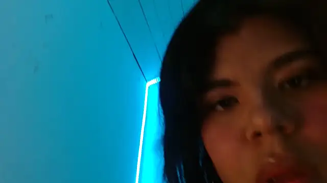 Snapshot of samantha-pettie chatting on 10.20.25 samantha-pettie online show from 10.20.25