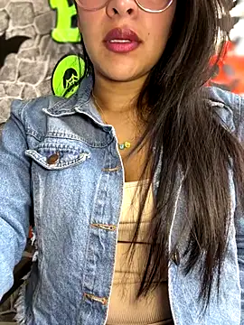 Snapshot of Liulee2 chatting on 10.19.25 Liulee2 online show from 10.19.25
