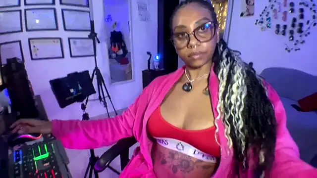 Snapshot of anasasuga chatting on 09.19.25 anasasuga online show from 09.19.25