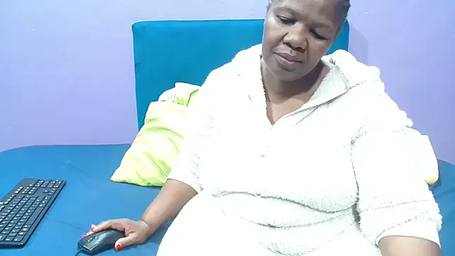 Snapshot of NaughtyChubbyZoe chatting on 10.01.25 NaughtyChubbyZoe online show from 10.01.25