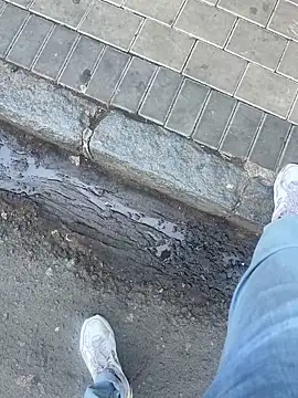 Snapshot of kamo012000 chatting on 10.10.25 kamo012000 online show from 10.10.25