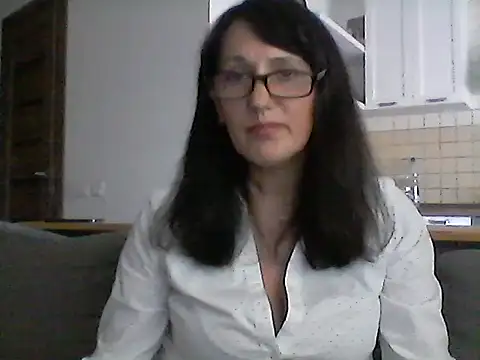 Snapshot of Elena48324 chatting on 10.17.25 Elena48324 online show from 10.17.25