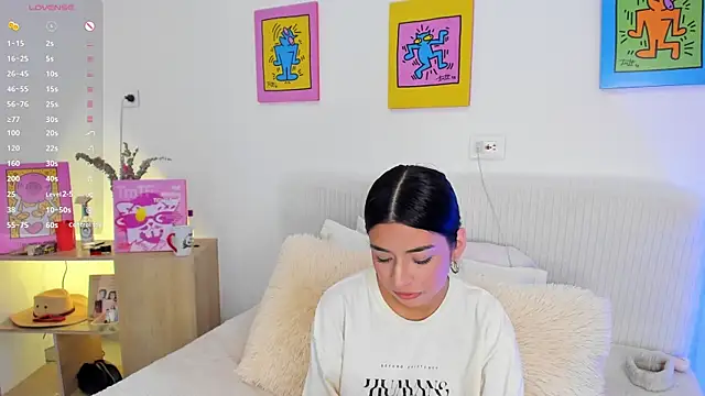 Snapshot of AprilAddams_ chatting on 10.10.25 AprilAddams online show from 10.10.25