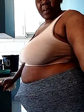 Snapshot of CuteHugeAxx chatting on 09.19.25 CuteHugeAxx online show from 09.19.25