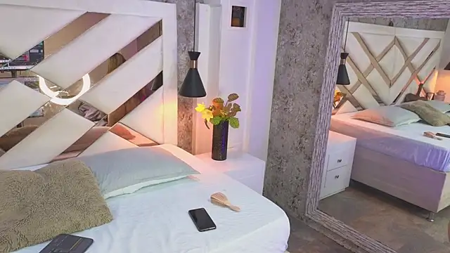 Snapshot of Saara_evans_ chatting on 09.30.25 Saara evans online show from 09.30.25