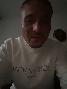 Snapshot of OfferedTearing chatting on 09.27.25 OfferedTearing online show from 09.27.25