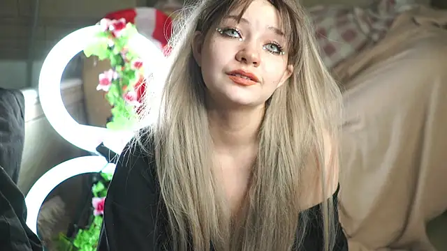 Snapshot of nikoli_naw chatting on 09.12.25 nikoli naw online show from 09.12.25