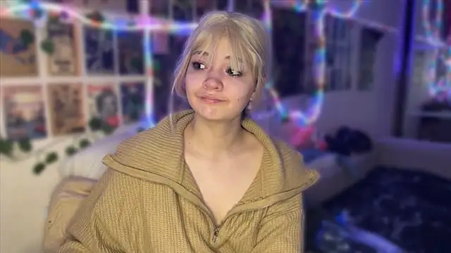 Snapshot of nikoli_naw chatting on 09.28.25 nikoli naw online show from 09.28.25