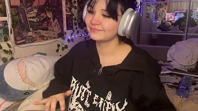 Snapshot of nikoli_naw chatting on 10.16.25 nikoli naw online show from 10.16.25