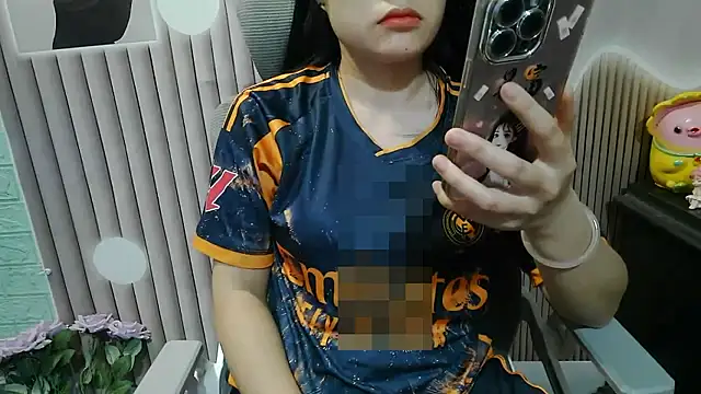 Snapshot of Emachiii chatting on 10.06.25 Emachiii online show from 10.06.25