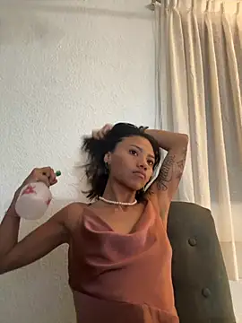 Snapshot of Nia_Desire chatting on 09.18.25 Nia Desire online show from 09.18.25