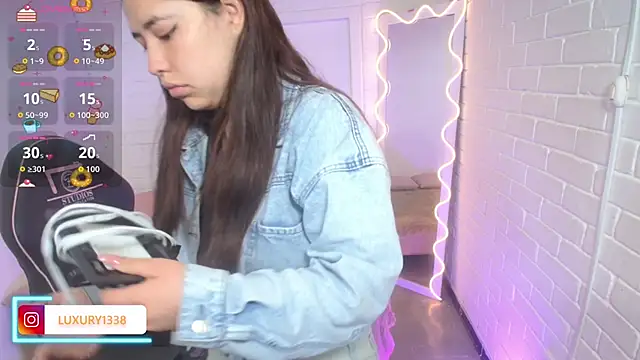 Luaxury tay online show from 10.20.25