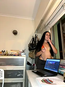 Snapshot of very_licious chatting on 09.09.25 very licious online show from 09.09.25