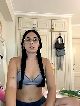 Snapshot of very_licious chatting on 09.15.25 very licious online show from 09.15.25