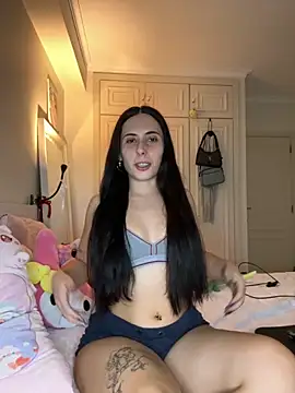 Snapshot of very_licious chatting on 10.25.25 very licious online show from 10.25.25