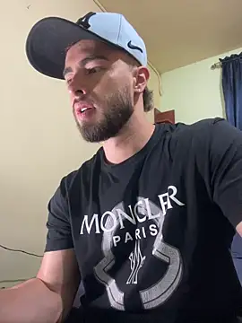 Snapshot of MaxDell chatting on 09.11.25 MaxDell online show from 09.11.25