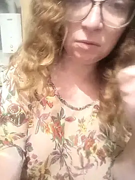 Snapshot of PerpetuaAnastagi chatting on 09.18.25 PerpetuaAnastagi online show from 09.18.25