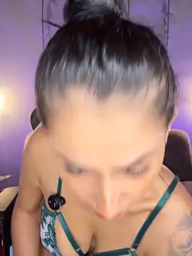 Snapshot of SOY_NOOA chatting on 10.11.25 SOY NOOA online show from 10.11.25