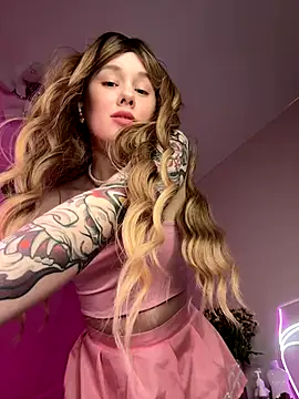 Snapshot of DeliaLoveIt chatting on 09.14.25 DeliaLoveIt online show from 09.14.25