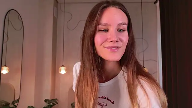 Snapshot of _Clare_Florence_ chatting on 10.04.25  Clare Florence  online show from 10.04.25