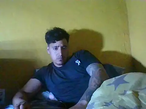 Snapshot of RVJM chatting on 10.26.25 RVJM online show from 10.26.25