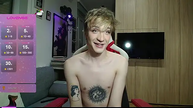 Snapshot of Crystal_Valentine chatting on 09.09.25 Crystal Valentine online show from 09.09.25