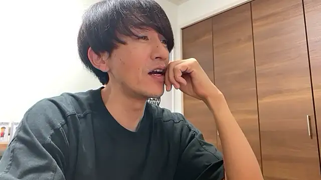 Snapshot of Bonz_Buonz chatting on 10.09.25 Bonz Buonz online show from 10.09.25